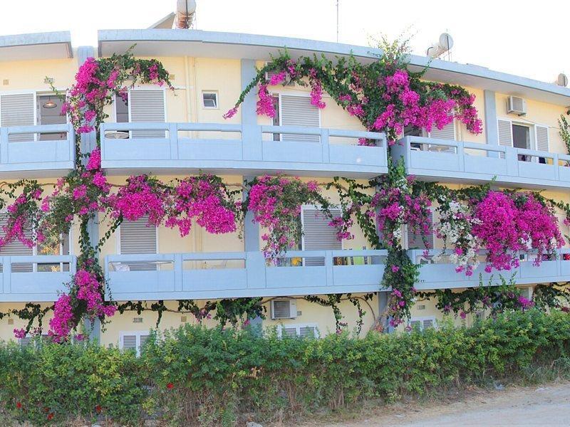 Michel Apartments Amoudara  Bagian luar foto