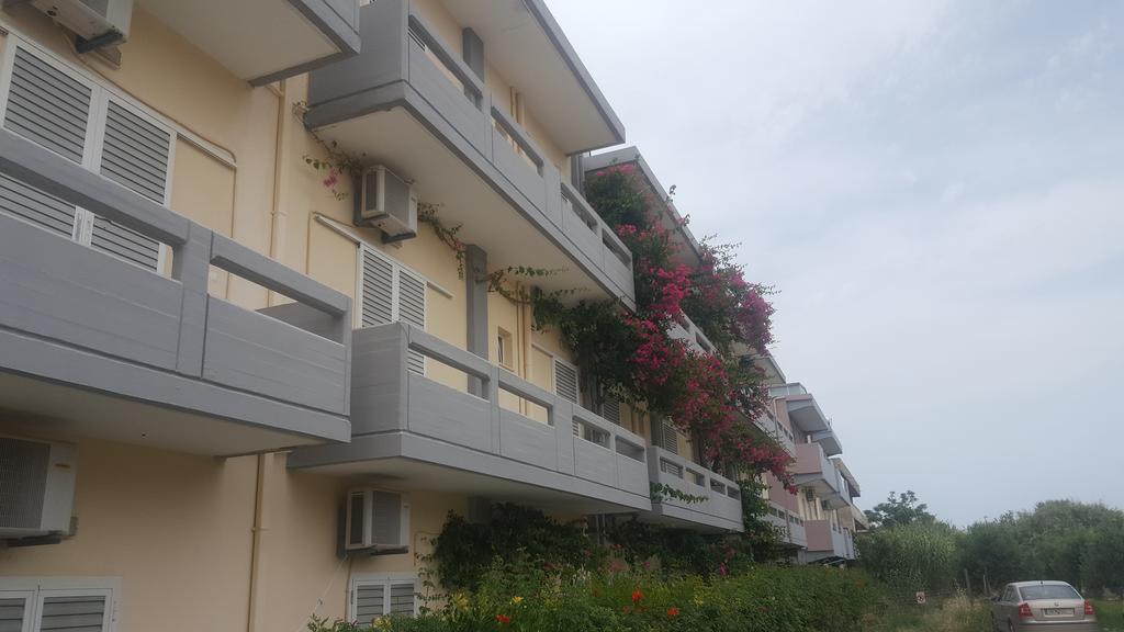 Michel Apartments Amoudara  Bagian luar foto